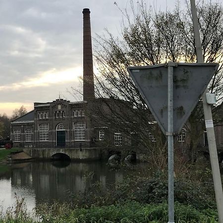 メーデムブリク Gezellige Pipo Met Grote Schommel Aan Het Waterヴィラ エクステリア 写真
