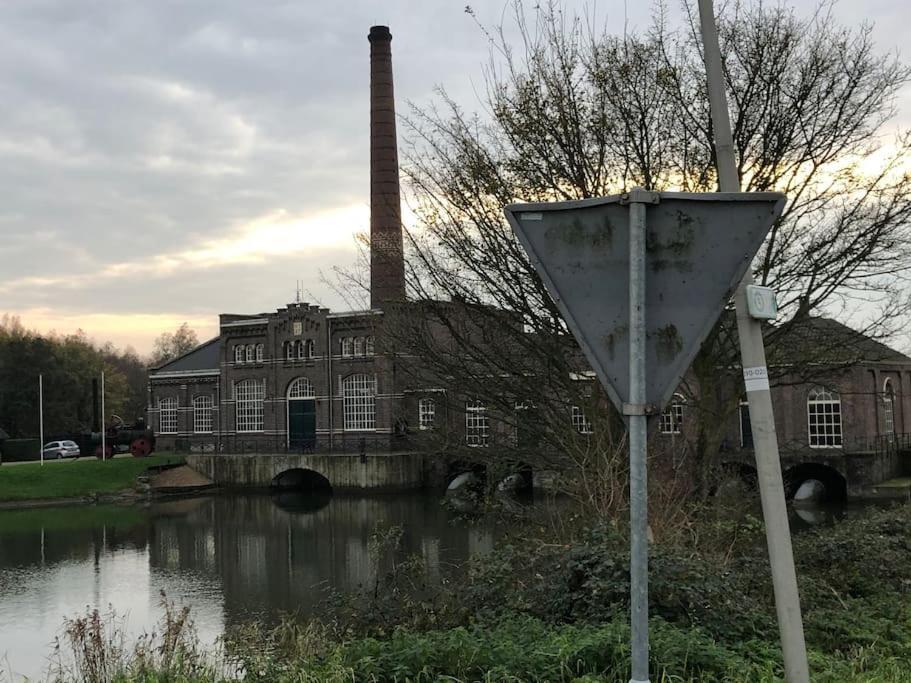 メーデムブリク Gezellige Pipo Met Grote Schommel Aan Het Waterヴィラ エクステリア 写真