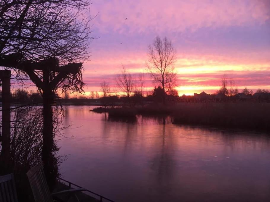 メーデムブリク Gezellige Pipo Met Grote Schommel Aan Het Waterヴィラ エクステリア 写真