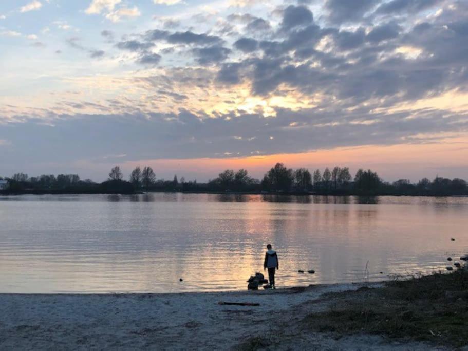 メーデムブリク Gezellige Pipo Met Grote Schommel Aan Het Waterヴィラ エクステリア 写真
