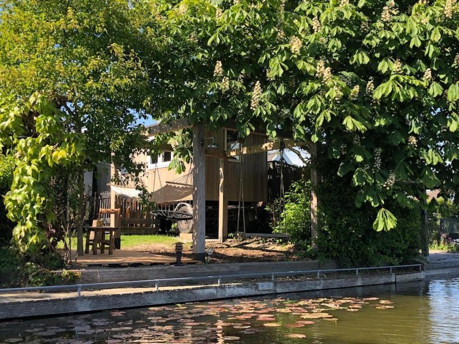 メーデムブリク Gezellige Pipo Met Grote Schommel Aan Het Waterヴィラ エクステリア 写真
