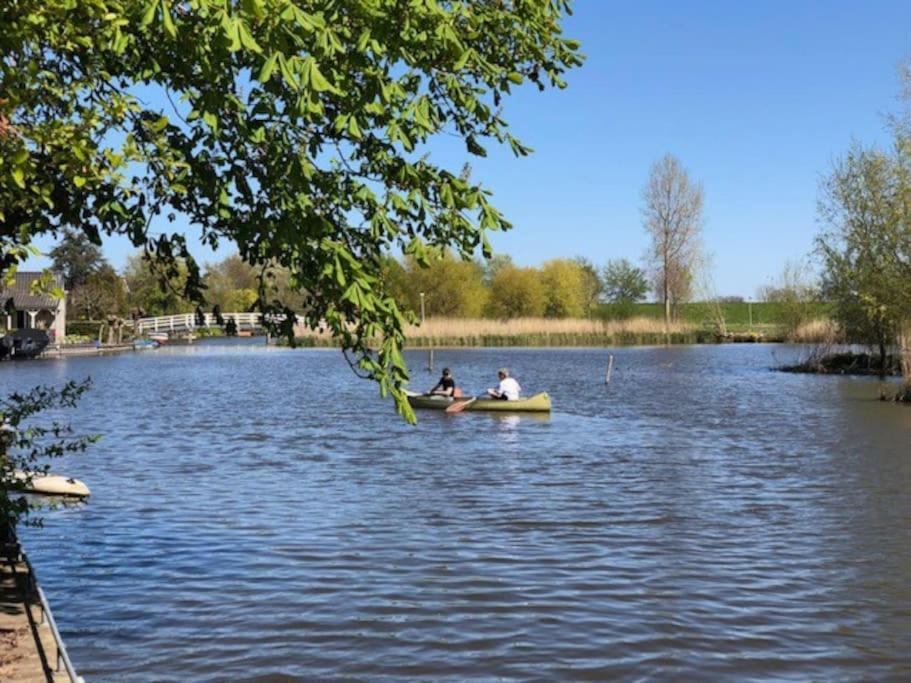 メーデムブリク Gezellige Pipo Met Grote Schommel Aan Het Waterヴィラ エクステリア 写真